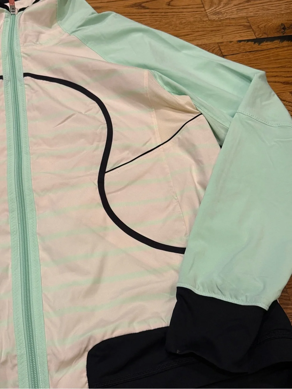 Lululemon. *Rare* Seawheeze Track Attack Jacket. Mint/White/Black. Size 12.